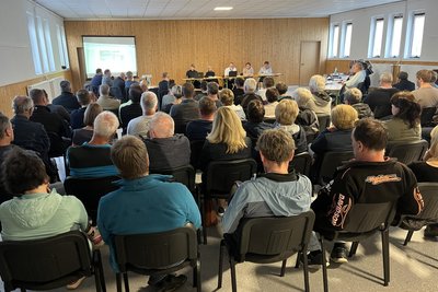 Rund 80 Einwohner verfolgten am Dienstagabend die Debatte im Gemeinderat von Reinsberg.
