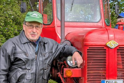 Gerold Baumgart kam mit seinem Wunsch-Traktor Famulus RT 3125 zum Oldtimertreffen.
