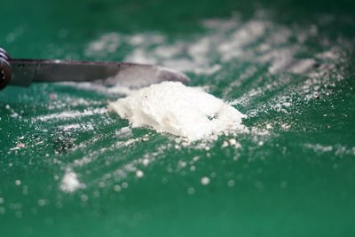 Die Polizei fand in Meerane neben Kokain auch Falschgeld.