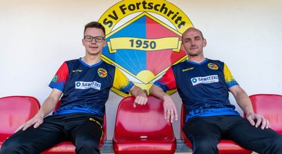 Treffsicheres Duo: Pascal Müllrich (l.) und sein Vater Matthias spielen seit dieser Saison gemeinsam im Männerteam des SV Fortschritt Lunzenau und beleben dort das Angriffsspiel. 12 der bisher 29 Tore des Mittelsachsenklasse-Zweiten gehen auf das Familienkonto. 