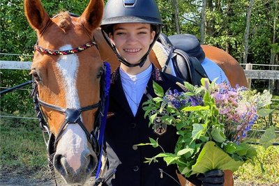 Pita Schmid und ihre Fuchsstute Sietlands Catrina holten zur Pony-Europameisterschaft schon zweimal Team-Silber.