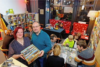 Antje und Uwe Trapp zur Eröffnung des Spielcafés in Waldenburg. 