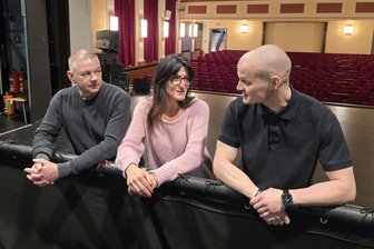 75 Jahre Crimmitschauer Theater: Warum es keine Feier im Jubiläumsjahr gibt - Sie halten das Theater am Laufen: René Mathiak, Katja Tippelt-Kairies und Marc Gerth (r.).