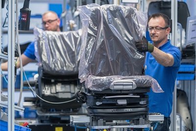Die Autozulieferindustrie hat weiter mit den Folgen der Pandemie zu kämpfen. Laut Umfrage verzeichnen 39 Prozent der Betriebe in Sachsen selbst gegenüber dem Coronajahr 2020 geringere Umsätze. 