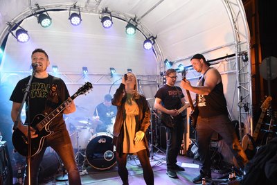 Die Band Halb so wild rockt am Samstag beim Scheunenfest in Ebmath.