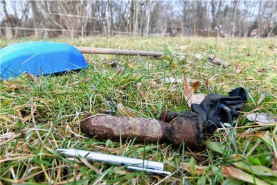 Der rostige Metallkörper rief am Donnerstag in Großschirma den Kampfmittelbeseitigungsdienst auf den Plan. 