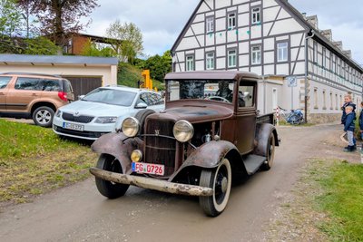 Viele historische Fahrzeuge, wie der Ford Pickup, gab es beim Oldtimer-Treffen in Oberbobritzsch zu sehen.