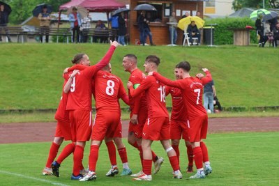 Kapitän Toni Schmidt (Mitte) und das Fortschritt-Team konnten in der Rückrunde oft jubeln.