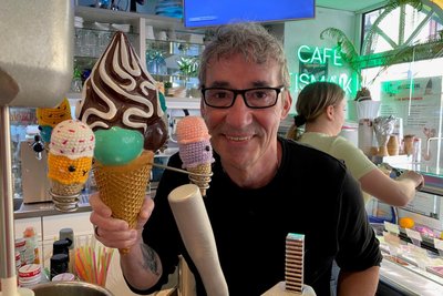 Maik Baumgartner eröffnete das Café in Penig vor 37 Jahren als „Peniger Eiscafé“. Schon bald aber trug es seinen Spitznamen „Eismaik“.