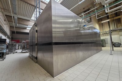 Der neue Kühlraum in der Backhalle bei Wunderlichs Backstuben in Oelsnitz.