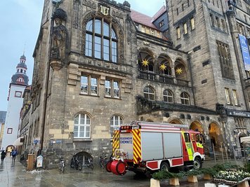 Wegen eines vermeintlichen Feueralarms ist das Neue Rathaus in Chemnitz am Nachmittag kurzzeitig geräumt worden.