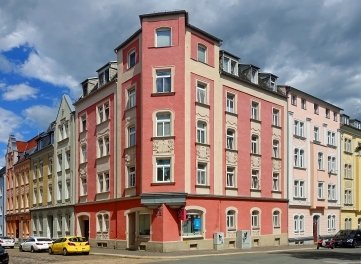 Die Häuser stehen an der Ecke Leibniz-/Hegelstraße. 