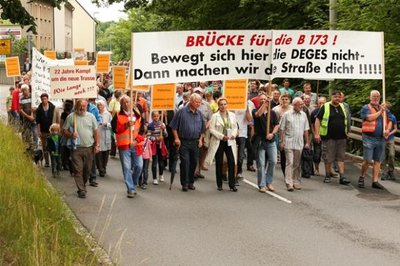 In der Vergangenheit sind die Einwohner immer wieder für den Weiterbau der Flöhaer Ortsumgehung auf die Straße gegangen.
