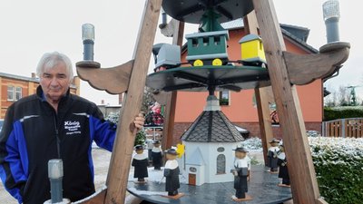 Besonders stolz ist Jürgen König auf seine XXL-Pyramide. Sie stand früher mitten in Treuen.