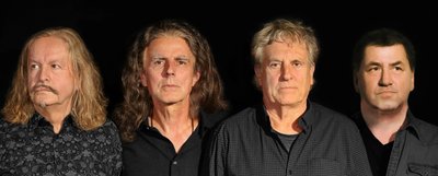 Renft gibt am Freitag im Glauchauer Stadttheater ein Akustikkonzert. Auf der Bühne stehen Peter Rasym (l.), Gisbert "Pitti" Piatkowski, Thomas "Monster" Schoppe und Tobias Ridder. 