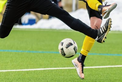 Ob Fußball gespielt wird oder nicht (Symbolbild) in Großfriesen kann jeder jederzeit aufs Spielfeld. Denn der Sportplatz ist ohne Zaun. 