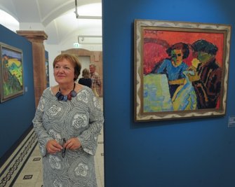 Kuratorin Beate Ritter gestaltete den Raum, in dem jetzt Karl-Schmidt-Rottluff-Werke zu sehen sind. Der Saal wurde am Samstag anlässlich des Sommerfestes der Kunstsammlungen eröffnet. Zu den Ausstellungsstücken gehört das Gemälde "Besuch" aus dem Jahr 1910.