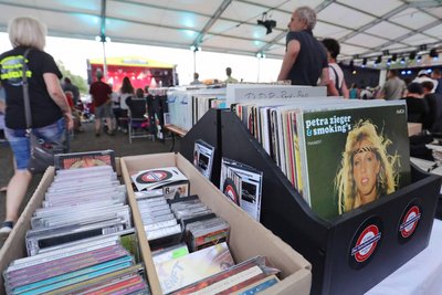 Verkaufsstand beim „Klassentreffen der Ostmusik“ in Neuruppin: nie dagewesene Beliebtheit.