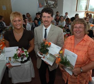 
              <p class="artikelinhalt">Die besten staatliche geprüften Altenpfleger in der Ausbildung bei der GAW in Rochlitz: Jennifer Ermisch, Stephan Thane und Andrea Riedel (von links).</p>
            