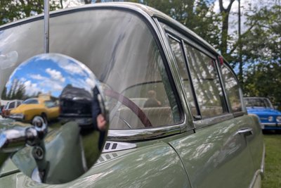 Chrome glänzte an vielen Fahrzeugen beim Oldtimer-Treffen.