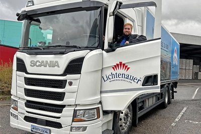 Patrick Walter in seinem Lichtenauer Mineralquellen-Truck. Jetzt hat er seine Ausbildung als Landesbester abgeschlossen.