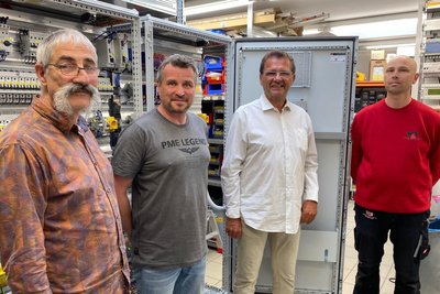 W&S-Geschäftsführer Steffen Stier in der neuen Produktionshalle in Flöha. Der Innenausbau wird komplett in Holzbauweise ausgeführt.