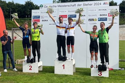 Luca Harter vom Berthold-Radteam (Mitte rechts, neben Schrittmacher Holger Dippel) wurde deutscher Stehermeister.