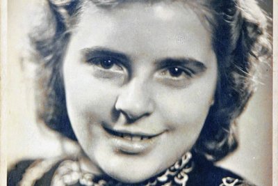 Gerda Seifert aus Mittelbach feiert am 11. Mai ihren 100. Geburtstag. Das Foto zeigt sie 1944 als 21-Jährige. 