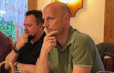 Planen bereits den Kader für die nächste Drittligasaison: Veilchen-Vorstandsmitglied Robert Scholz (l.) und Sportdirektor Matthias Heidrich.