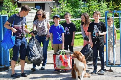 Müll-Annahme im Bauhof von Heinsdorf. Kevin Meichsner vom Bauhof hatte bei Aktionsende alle Hände voll zu tun. 