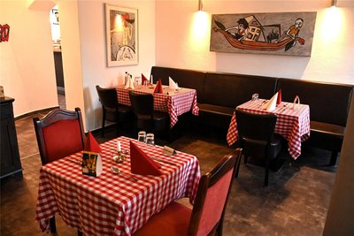 Werke von Klaus Süß findet man in allen Räumen der Pizzeria.