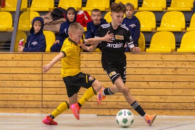 Louis Braun von der SG Dynamo Dresden (l.), hier gegen Jeppe Kögler von Union Berlin, gelangen beim 3:2-Erfolg im Finale zwei Treffer.