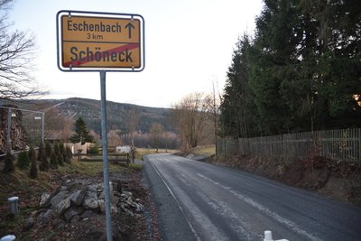 Der Mühlberg ist instandgesetzt, die Straße weiter Richtung Eschenbach noch nicht.