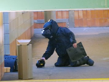 Spezialkräfte der Bundespolizei untersuchten die Gepäckstücke.