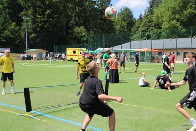 Schönheider Vereine wissen, wie man Sport und Spaß miteinander verbindet – hier demonstriert von den örtlichen Fußballern bei ihrem alljährlichen Vereinsfest.