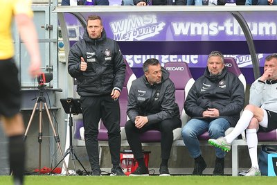 Sportgeschäftsführer Michael Tarnat hat nach dem letzten Spiel sein Amt niedergelegt. Der Cheftrainer Christoph Dabrowski und Co-Trainer Lars Fuchs wurden entlassen.