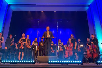 Die Auer Sinfoniker unter Leitung von Rico Reinwarth geben am Samstag ein Konzert im Kulturhaus Aue.