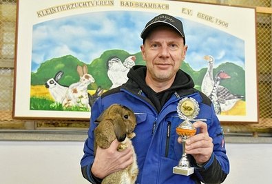 Vereinsmeister Kaninchen bei der Lokalschau wurde Matthias Schurgott auf Zwergwidder wildfarben. 