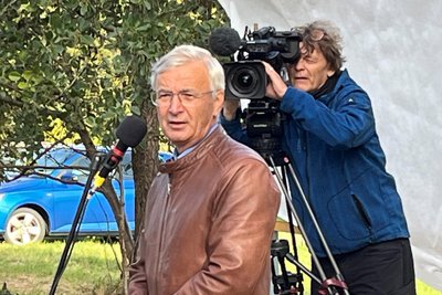Zu den Rednern bei der Erinnerungstafel-Einweihung in Pabstleithen gehörte der frühere Landrat des Vogtlandkreises, Rolf Keil.