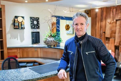 Jens Weißflog hat als Weltklasse-Skispringer gezeigt, dass er nichts gegen neue Techniken hat. Als Hotelier geht er nun ebenfalls mit der Zeit.