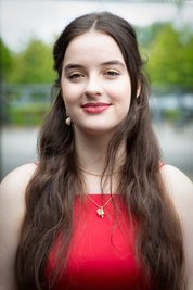 "Kurz hatte ich überlegt, mein Kleid wieder zurückzugeben." Anna-Lena Beyer 18 Jahre