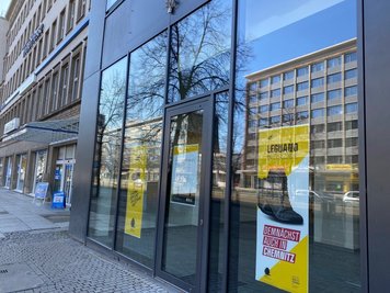 Die Barfußschuh-Kette Leguano will sich unweit vom Marx-Kopf niederlassen. Jetzt werden Mitarbeiter gesucht.