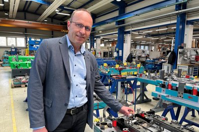 Geschäftsführer Karsten Barth im Werkzeugbau. Er erwägt Kurzarbeit beim Marienberger Unternehmen Scherdel.