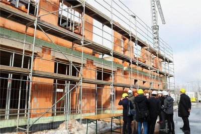 Baustellenrundgang bei Gantner in Zwönitz: Dort entstehen eine 1400 Quadratmeter große Entwicklungs- und Fertigungshalle sowie Büros. 