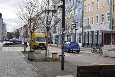 Der Brühl, überwiegend Spielstraße, ist nicht frei von Autoverkehr.