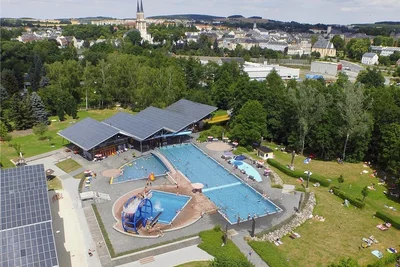 Das Oelsnitzer Freibad Elstergarten aus der Luft. Foto: Maik Ludwig