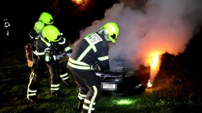 Der Opel Astra brannte vollständig aus.