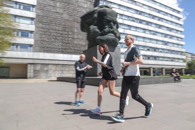 Der Marx-Kopf ist eine von vielen Sehenswürdigkeiten, an der die Läufer am Sonntag vorbeikommen.