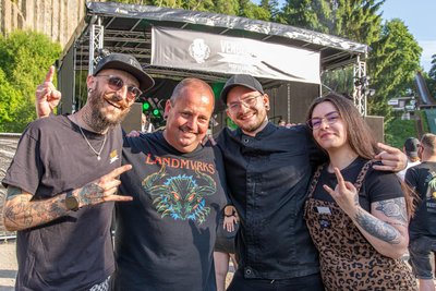 Gehören zum Organisationsteam des Metal-Festivals (v. l.): Kevin Scholz sowie Enrico, Julian und Celine Langer.