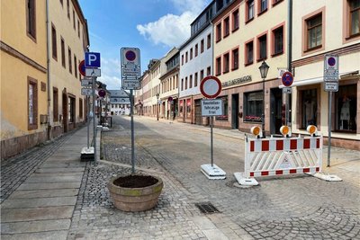 Sieht fertig aus: die Burgstraße in Rochlitz. 
